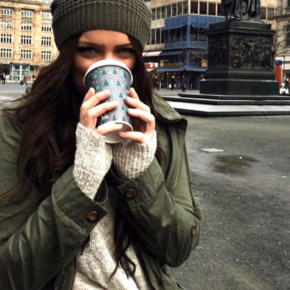 Meet your Posher, Michaela - Picture 1 of 2